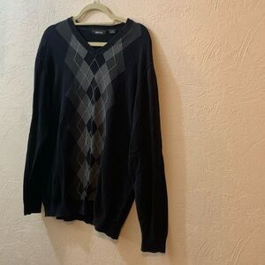 Cozy time! ☃️ Men’s Claiborne black argyle sweater, size medium